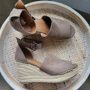 Altar'd State Wedges